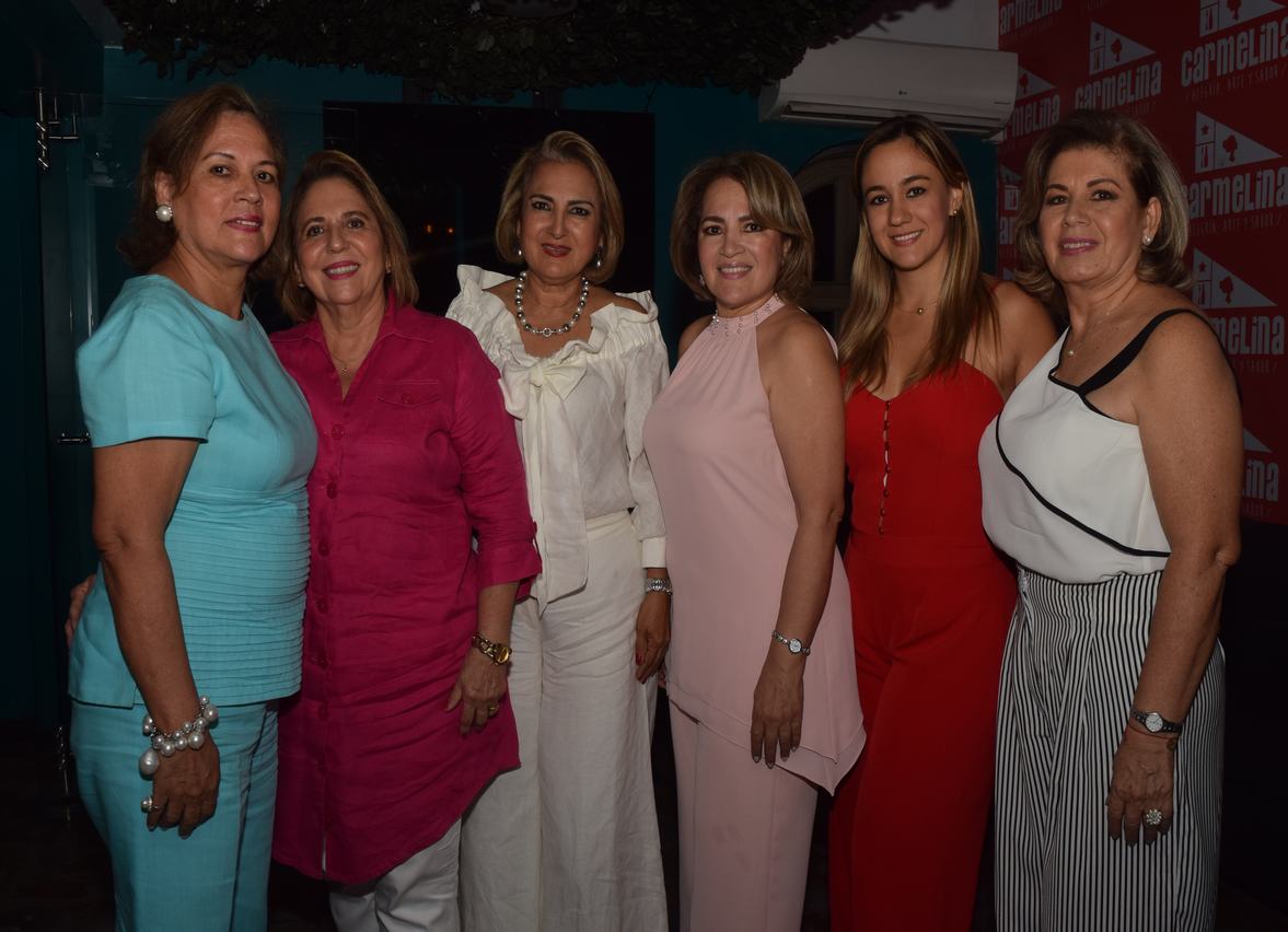 Luz Mery Ortega, Nancy de Salas, Esperanza Ortega, La cumpleañera Gloria Ortega, Liliana Escobar y Mireya de Enriques.